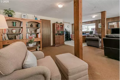 25454 Perkins Rd, Veneta, OR 97487 - Photo 7