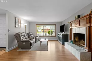 738 E 2nd Ave, Sutherlin, OR 97479 - Photo 3