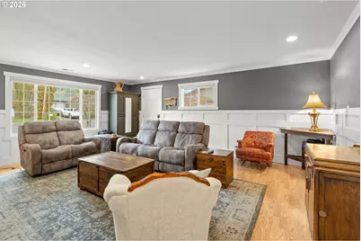 738 E Second Ave, Sutherlin, OR 97479 - Photo 17