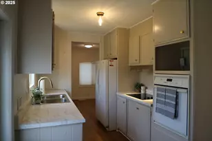 11402 SW Royal Villa Dr 144, Tigard, OR 97224 - Photo 15