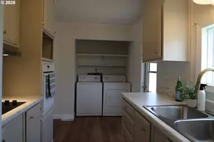 11402 SW Royal Villa Dr 144, Tigard, OR 97224 - Photo 5