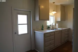 11402 SW Royal Villa Dr 144, Tigard, OR 97224 - Photo 11