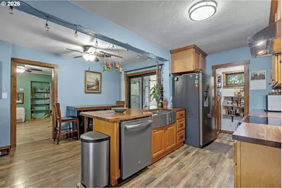 320 S 11th St, Lebanon, OR 97355 - Photo 17