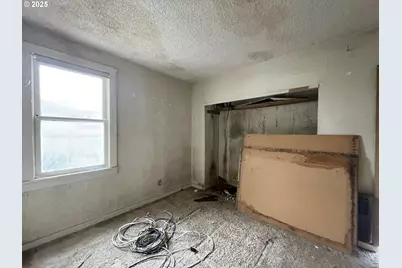 1109 4th St, Springfield, OR 97477 - Photo 9