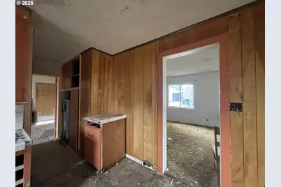 1109 4th St, Springfield, OR 97477 - Photo 7