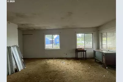 1109 4th St, Springfield, OR 97477 - Photo 5