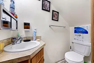 1194 R St, Springfield, OR 97477 - Photo 13