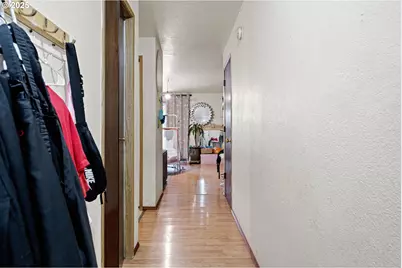 1194 R St, Springfield, OR 97477 - Photo 15