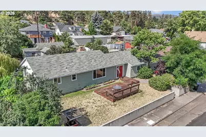 214 E 13th St, The Dalles, OR 97058 - Photo 5
