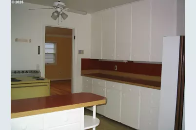 3636 SE 74th Ave, Portland, OR 97206 - Photo 3