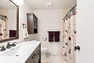17190 Robb Pl, Lake Oswego, OR 97034 - Photo 21