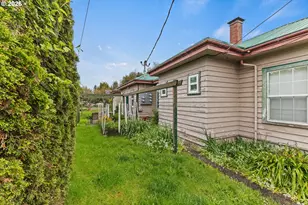 1170 N Baxter St, Coquille, OR 97423 - Photo 5