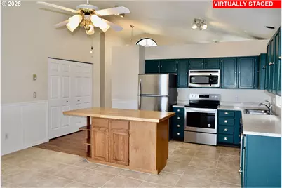 30436 Driftwood Dr, Gold Beach, OR 97444 - Photo 9