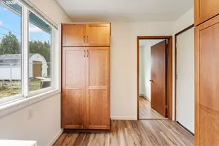910 SE 214th Ave, Gresham, OR 97030 - Photo 11