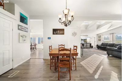 133 Village Dr, Cottage Grove, OR 97424 - Photo 9