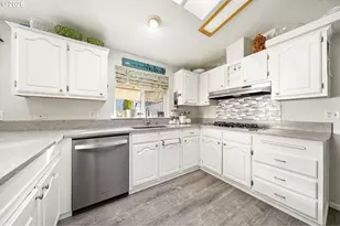 133 Village Dr, Cottage Grove, OR 97424 - Photo 15