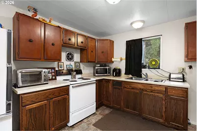 183 Ecklund St, Canyonville, OR 97417 - Photo 13