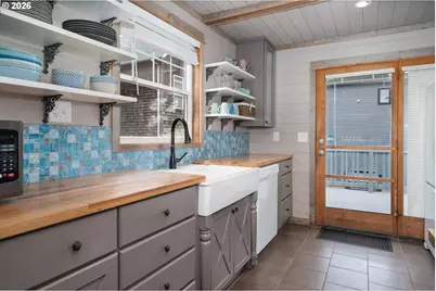 873 SW 8th St, Lincoln City, OR 97367 - Photo 15