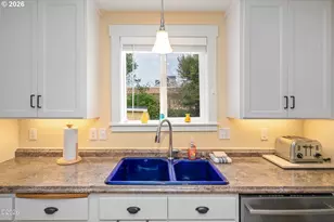 580 S Columbia St, Seaside, OR 97138 - Photo 13