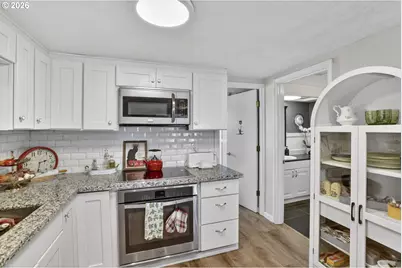 1817 N Jantzen Ave, Portland, OR 97217 - Photo 11