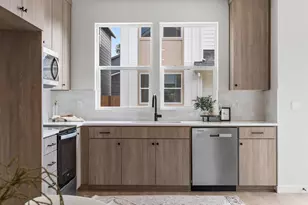 6913 N Bank St, Portland, OR 97203 - Photo 3