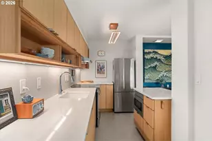 2393 SW Park Pl, Portland, OR 97205 - Photo 9