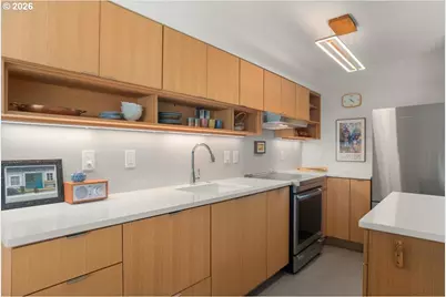 2393 SW Park Pl #203, Portland, OR 97205 - Photo 7