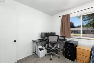 1669 Hayes St, North Bend, OR 97459 - Photo 9