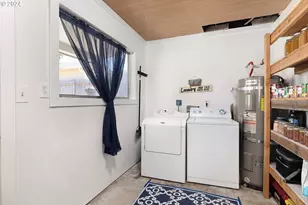 1669 Hayes St, North Bend, OR 97459 - Photo 17