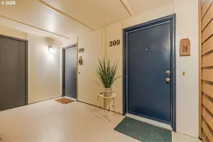 200 Oswego Summit, Lake Oswego, OR 97035 - Photo 3