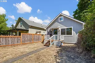 628 G St, Springfield, OR 97477 - Photo 3