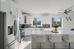 11122 SE Melania Ct, Portland, OR 97266 - Photo 9