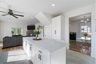 11122 SE Melania Ct, Portland, OR 97266 - Photo 5