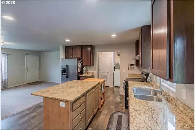 38381 Crawfordsville Dr, Sweet Home, OR 97386 - Photo 9