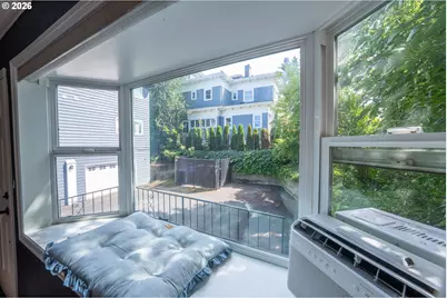 2136 SE Hawthorne Blvd #10, Portland, OR 97214 - Photo 5