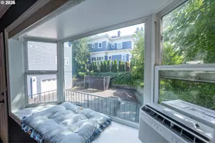 2136 SE Hawthorne Blvd, Portland, OR 97214 - Photo 5