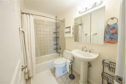 2136 SE Hawthorne Blvd #10, Portland, OR 97214 - Photo 23