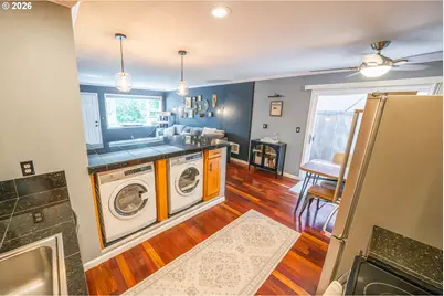 2136 SE Hawthorne Blvd #10, Portland, OR 97214 - Photo 15