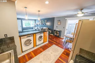 2136 SE Hawthorne Blvd, Portland, OR 97214 - Photo 15