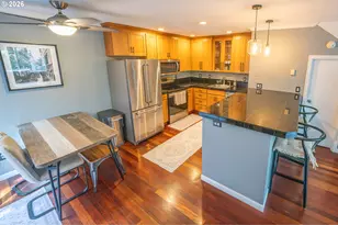 2136 SE Hawthorne Blvd, Portland, OR 97214 - Photo 11