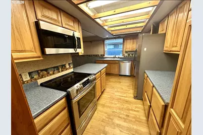 2691 14th St, North Bend, OR 97459 - Photo 9