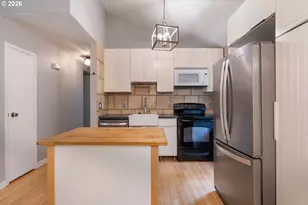7556 SW Barnes Rd, Portland, OR 97225 - Photo 11