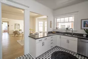 2083 NW Johnson St, Portland, OR 97209 - Photo 27