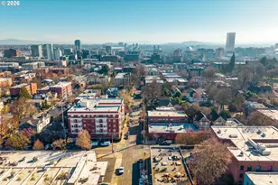 2083 NW Johnson St, Portland, OR 97209 - Photo 43