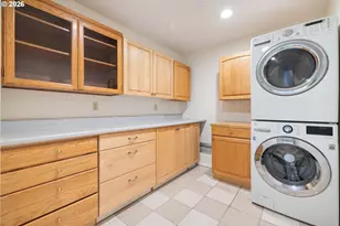 129 NE 39th Ave, Hillsboro, OR 97124 - Photo 37