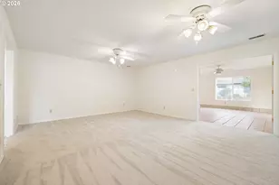 129 NE 39th Ave, Hillsboro, OR 97124 - Photo 33
