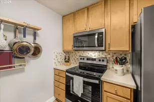 9221 N Lombard St, Portland, OR 97203 - Photo 11