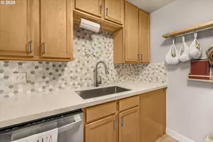 9221 N Lombard St, Portland, OR 97203 - Photo 9