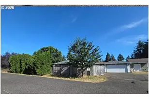 1304 Ocean Ct, Coos Bay, OR 97420 - Photo 7