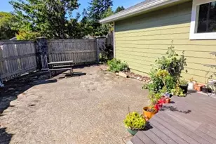 1304 Ocean Ct, Coos Bay, OR 97420 - Photo 3